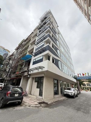 giảm 3 tỷ bán nhà mặt phố hoàng quốc việt 90m² x 8 tầng thang máy, lô góc 3 mặt tiền, giá 60 tỷ