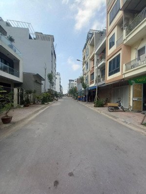 tdc ngọc thụy 90m2. mt gần 5m. kinh doanh - vỉa hẻ. cv khai sơn. 23 tỷ