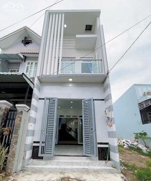 Nhà trệt lầu 4 phòng ngủ có sân đậu ô tô, gần Chợ An Bình