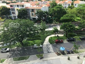 bán ch garden court 2. dt 100m2 lầu trung- nhà trống-2pn-2wc thích hợp mua về decor- giá 9.950 tỷ