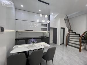 Cần bán căn nhà 5 tầng mới đẹp cách trục chính phố Minh Khai khoảng trăm mét