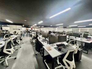 cần cho thuê sàn văn phòng 400m2 full nội thất, giá tốt nhất khu trung tâm - lh 