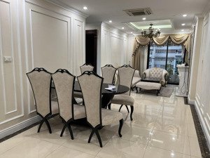 chính chủ cần tiền bán gấp căn 2 ngủ cầu giấy center point, cầu giấy, dt 78m , giá 6,9 tỷ, sẵn sổ