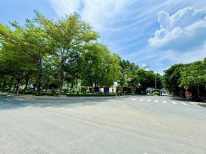 không mua là mất - đầu tư không nên bỏ qua lô góc 2 mặt tiền đường 13m ngay trung tâm hậu nghĩa