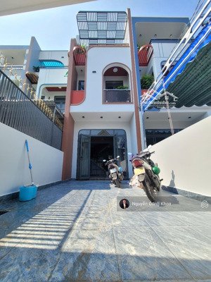 bán nhà 105m2, sân ô tô,phòng ngủ dưới, hoàn công, gần chợ tân hạnh 300m, p.tân hạnh, biên hòa