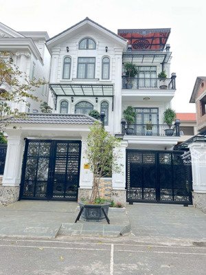 cho thuê biệt thự kđt mễ trì hạ diện tích 150m2, 4 tầng lô góc nhà chắc chắn đẹp giá 32tr/th