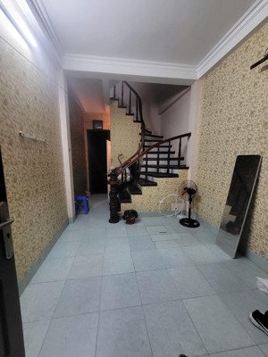 căn nhà nhỏ xinh tọa lạc vị trí đông dân cư. hàng xóm kđt trung văn, vinhomes green bay.