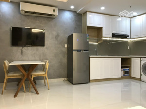 cho thuê 1pn ngăn phòng, đầy đủ. tại everrich phát đạt q5. giá 15,5 triệu. xem nhà 