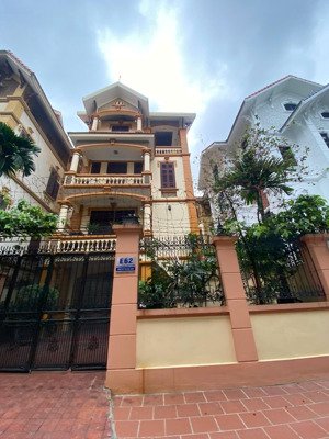 chính chủ cho thuê nhà lô góc phân lô hoàng quốc việt- nghĩa đô: dt 100m² x 4t mt 15m giá 30tr