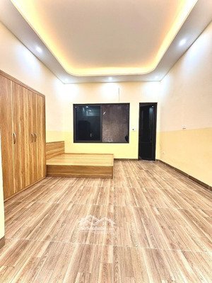 bán nhà: hoàng hoa thám - ba đình. dt 32m2, mt 4,5m, 3 tầng - giá 5.5 tỷ - nhà đẹp - gần ô tô