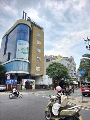 mặt tiền làng tăng phú giá giảm sâu 800tr ngang 5m vuông vức chỉ 11.2 tỷ