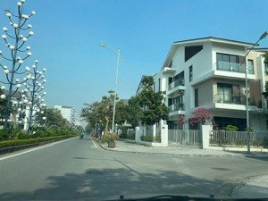 bán toà căn hộ khách sạn đang cho nhật thuê tại phố linh lang, ba đình, hà nội. mr toàn 