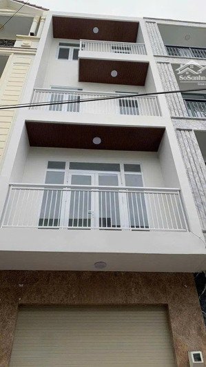 cần cho thuê nhà mt 8a hoa huệ, p. 7 q. phú nhuận ngay trung tâm phan xích long