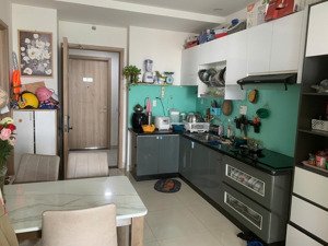 chủ chuyển nhà bán lại căn góc citisoho tầng cao, hướng đông nam. giá 2,46 tỷ. lh 