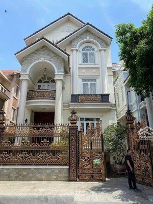 cho thuê biệt thự khu vip sư vạn hạnh giá chỉ 4x triệu