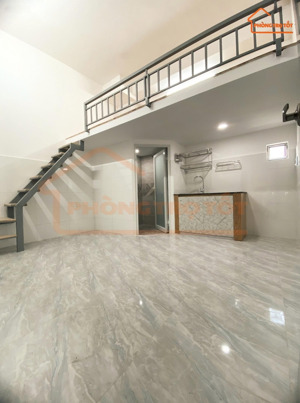 phòng gác cao 1m7 cho sv công thương ngay cuối lê trọng tấn. giá 2,xtr/tháng