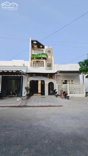 GIẢM 200TR RẺ LẮM RỒI KHÁCH C.G NHÀ TRỆT 2 LẦU và SÂN THƯỢNG- HOÀN CÔNG MỚI 100%