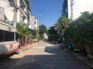 Đất 9x20m hẻm nhựa xe tải. Vị trí đẹp, 2 mặt hẻm trước sau gần mặt tiền. SHR full thổ. Chỉ 9,7 tỷ