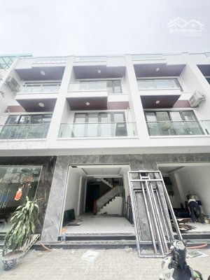 chỉ 3,85 tỷ sở hữu nhà 4 tầng dân xây cực kỳ chắc chắn kiên cố tại him lam hùng vương.lh 
