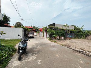 đất ngay trung tâm long hải.tiện ích xung quanh. thích hợp đầu tư/xây nghỉ dưỡng