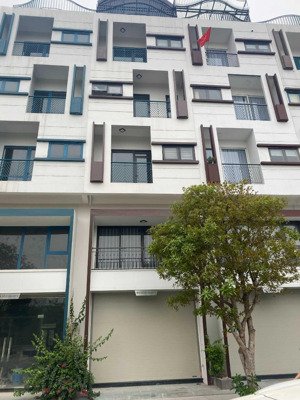 cho thuê tầng 1+2 kđt galaxy tố hữu. dt 90m2/sàn, đh âm trần, có bãi gửi xe gần. lối đi riêng