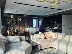 gia đình em cần bán nhanh căn hộ 3pn tại cc d. le roi soleil giá 11 tỷ bao phí view hồ tây