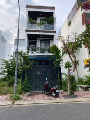bán nhà 3 tầng kđt hà quang 2, nha trang (lê hồng phong 2). dt: 80m2 ngang 4m. giá bán 7,2 tỷ