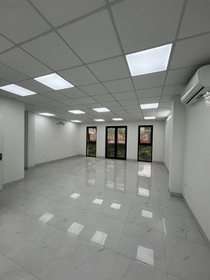 cho thuê văn phòng mặt phố nguyễn thanh bình - tố hữu, 70m2. sàn thông mới đẹp
