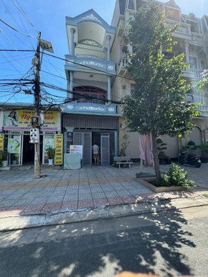 bán nhà 1 trệt 2 lầu mt đường lê thánh tông, phường thắng nhất, tp vũng tàu