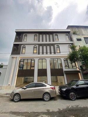 cho thuê biệt thự mới xây chưa sử dụng góc 2mt hxt 31/62 ung văn khiêm, p25 bình thạnh