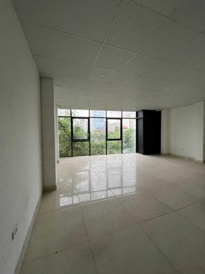 cho thuê văn phòng ngay khương đình - kim giang, dt 150 m2/tầng, có ngăn phòng, điều hòa sàn gỗ