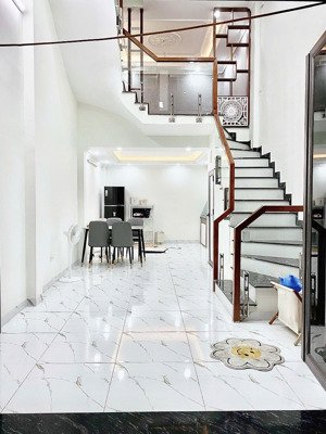 bán nhà thanh liệt dt 35m2x5,5t giá 5,75 tỷ, lh 