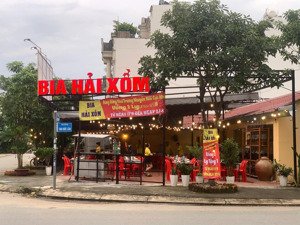 sang nhanh quán bia hơi đang hoạt động mặt tiền quận 2