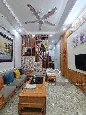 bán nhà đường kim giang, thanh trì, 40m2x4t, giá 7.39 tỷ, 60m ra sát tiểu học phạm tu, full đồ cc