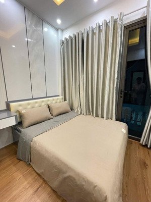 bán nhà đào tấn 7 chỗ đỗ cửa, ngõ thẳng, trước nhà không đua tối, dt to 43m2, có nhà 4 tầng dân xây