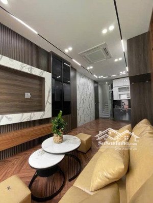 trung tâm gia thụy - nguyễn văn cừ - thang máy nhập khẩu - oto vào nhà - ở sướng.