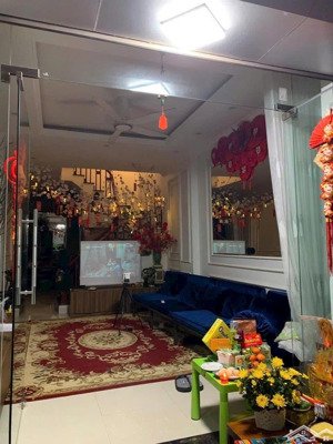 nhà phố trạm lô góc to cách 1 nhà 42mx 5 tầng full nội thất giá 7,5 tỷ có bớt