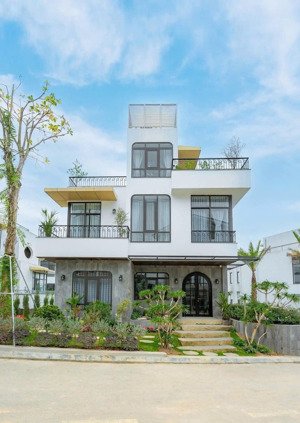 mình đi nước ngoài cần bán gấp biệt thự view hồ cách bigc 45 phút giá 8,2 tỷ bao sang tên
