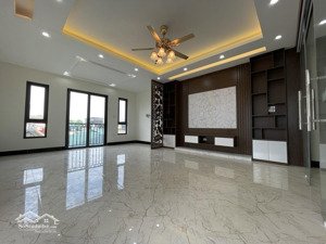 nhà mới 7 tầng thang máy vị trí kim cương cách mặt mặt phố 1 căn nhà, ngay tôn đức thăng - hàng bột