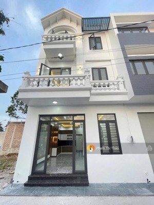 đường trước nhà 3m, căn 3 tầng xây độc lập , oto đỗ cửa, tại lê lợi. sau đúng 1 nhà mặt đường