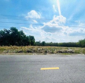 ngộp bán gấp lô đất mặt tiền dh722 giá 820 triệu ,diện tích 710m2