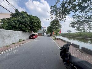  VỊ TRÍ HIẾM - BÁN ĐẤT TẶNG NHÀ 2 TẦNG Ở ĐẸP - MẶT NGÕ OTO 4 CHỖ - CÁCH 30M RA OTO TRÁNH - GẦN HỒ.