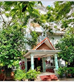 siêu hót + dẻ. quán trắng - lương sơn - hoà bình. 60tr/ tháng. 2000m - 4 tầng - mt 30m - 10 tỷ