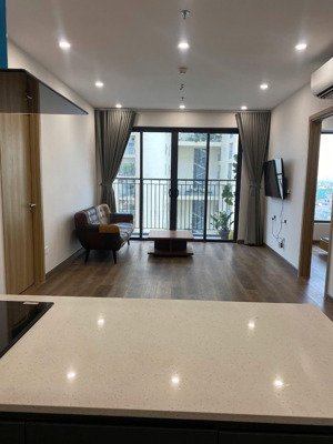 cho thuê cc berriver 390 nguyễn văn cừ - 3pn giá 15tr- full nội thất - tầng cao - gần trường chợ .