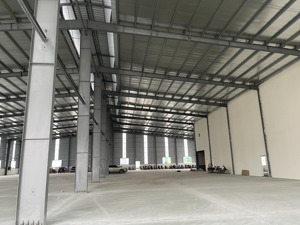 cho thuê 2000m2 xưởng ngoài kcn bắc ninh. đường container. giá: 65 k/m2