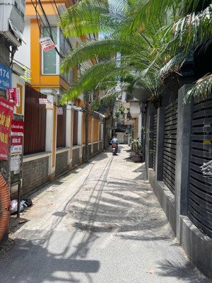 bán nhà mp mai anh tuấn ba đình dt 212m x 3t x mt 10,5m giá 155 tỷ có thương lượng