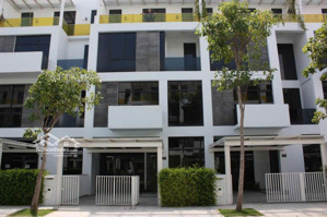cho thuê mặt bằng tầng trệt mặt tiền đường 16m khu compound phừơng cát lái quận 2.
