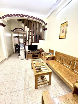 Chuyển công tác gia chủ nhờ bán nhanh căn nhà 3.5 tầng tại Thuý Lĩnh, Lĩnh Nam