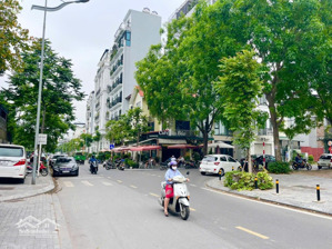 gấp (giảm 1,5 tỷ), phân lô, ô tô tránh, kinh doanh, phố ngọc thụy, lb, dt 70 m, giá 11 tỷ 95
