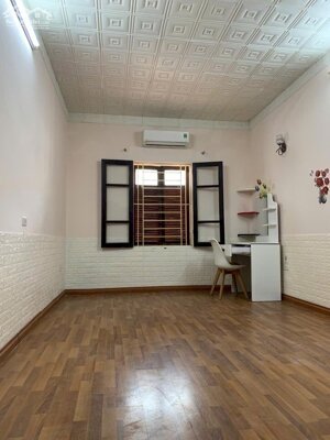 Cho thuê nhà Tập thể Nguyên Hồng, 75m2, 3 ngủ, 2 vê sinh, 9 Triệu/th